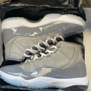 I’m selling cool grey Jordan 11 size 9.5,cool grey ,good condition ,brand new
